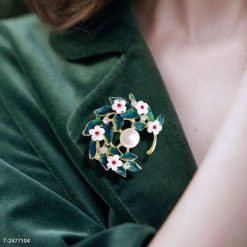 Ghim Cài Áo Hình Nguyệt Quế Tráng Men Đính Ngọc Trai Dành Cho Nữ - 5cm 16 Ghim Cài Áo Hình Nguyệt Quế Tráng Men Đính Ngọc Trai Dành Cho Nữ - 5cm - Donabico Mart