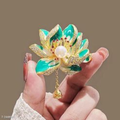 Ghim Cài Áo Tráng Men Hoa Sen Đính Đá Zircon Phối Tua Rua Thời Trang Dành Cho Nữ 7cm - Donabico Mart