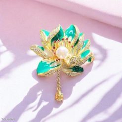 Ghim Cài Áo Tráng Men Hoa Sen Đính Đá Zircon Phối Tua Rua Thời Trang Dành Cho Nữ 7cm - Donabico Mart