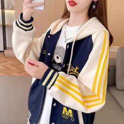 Áo Khoác Bóng Chày Unisex Nam Nữ Vải Nỉ Logo Thêu Phối Viền Tay Áo Khác Màu UT200 12 Áo Khoác Bóng Chày Unisex Nam Nữ Vải Nỉ Logo Thêu Phối Viền Tay Áo Khác Màu UT200 - Donabico Mart