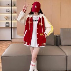 Áo Khoác Bóng Chày Unisex Nam Nữ Vải Nỉ Logo Thêu Phối Viền Tay Áo Khác Màu UT200 9 Áo Khoác Bóng Chày Unisex Nam Nữ Vải Nỉ Logo Thêu Phối Viền Tay Áo Khác Màu UT200 - Donabico Mart